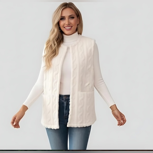 Teddy Vest With Pockets - Picture 3 of 7